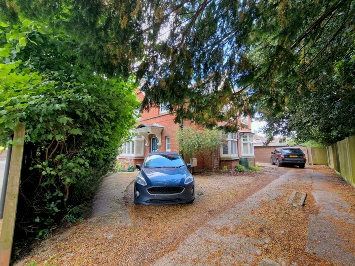 3 Bedroom Semi-Detached House To Rent In Westrow Road, Southampton, SO15