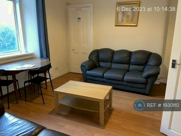 2 Bedroom Flat To Rent In Cumbernauld Road, Glasgow, G31