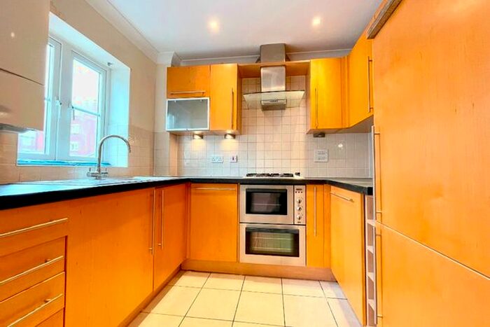 2 Bedroom Flat To Rent In Brookbank Close, Cheltenham, GL50