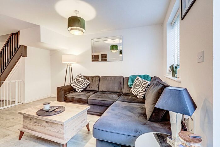 2 Bedroom Semi-Detached House For Sale In Kiln Way, Southend-On-Sea, SS3