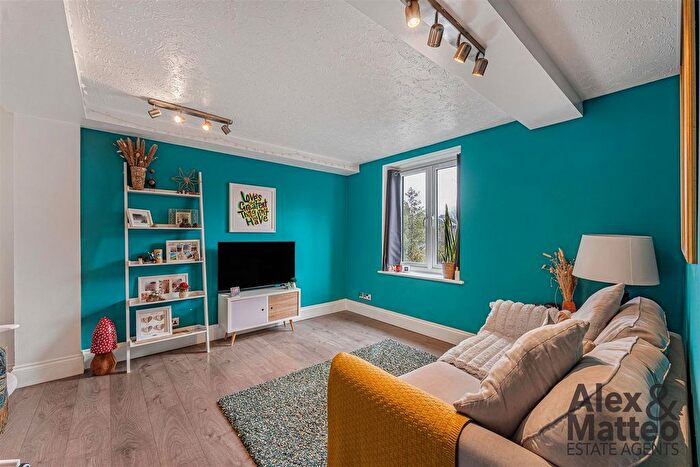 1 Bedroom Flat For Sale In Chiltern Court, New Cross, SE14