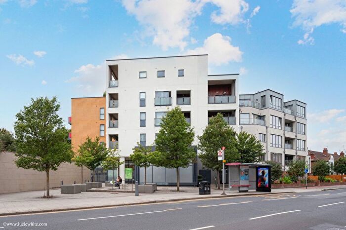 2 Bedroom Flat To Rent In Hurricane House, Wimbledon, SW20