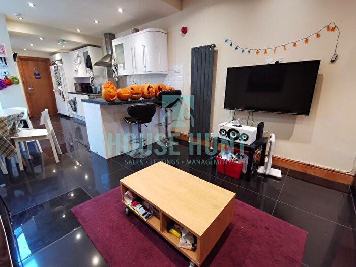 6 Bedroom Terraced House To Rent In Heeley Road, Birmingham, B29