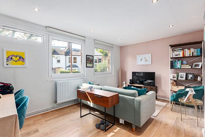 1 Bedroom Flat To Rent In Earlsfield Road, Earlsfield, SW18