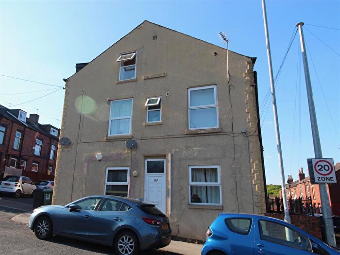 3 Bedroom Apartment To Rent In Broadgate Lane, Leeds, LS18