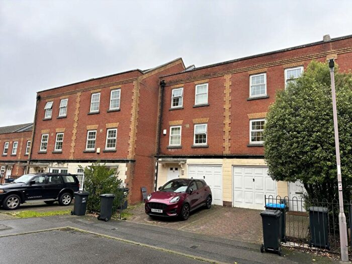 3 Bedroom Town House To Rent In St Georges Drive, Bournemouth, BH11