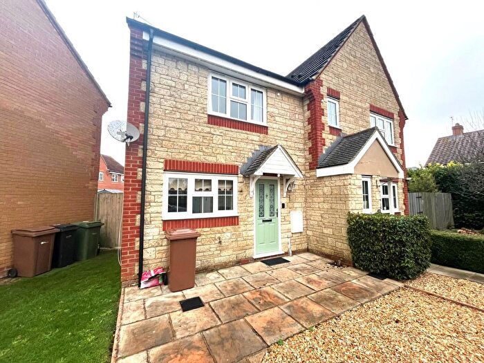 3 Bedroom Semi-Detached House To Rent In Rawdon Way, Faringdon, Oxfordshire, SN7