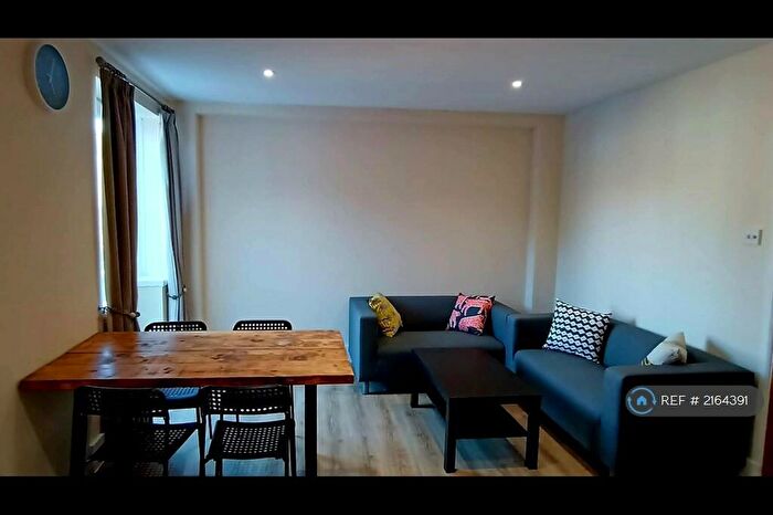 3 Bedroom Flat To Rent In Kingston Upon Thames, Kingston Upon Thames, KT2