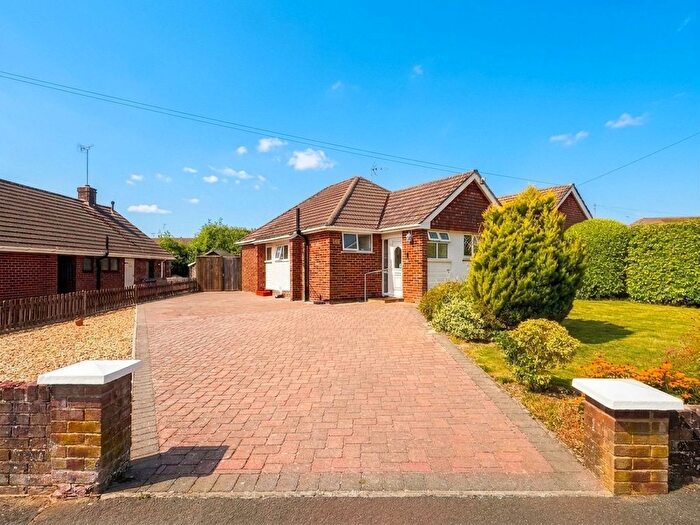 2 Bedroom Detached Bungalow For Sale In Hollybank Crescent, Hythe, SO45