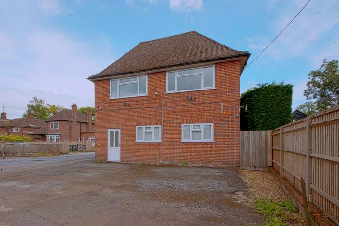 4 Bedroom Flat To Rent In Cryers Hill Road, Cryers Hill, High Wycombe, HP15