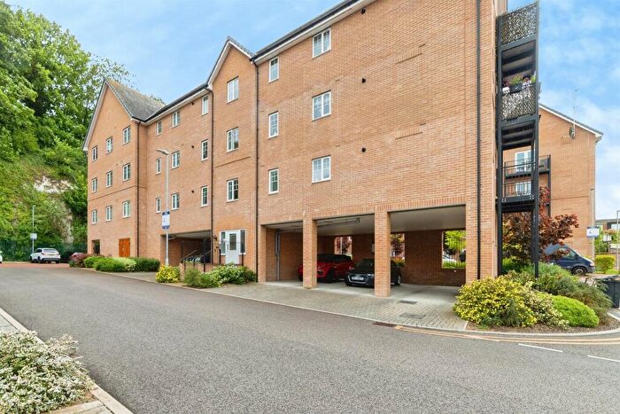 2 Bedroom Apartment For Sale In Arnold Close, Hertford, SG13