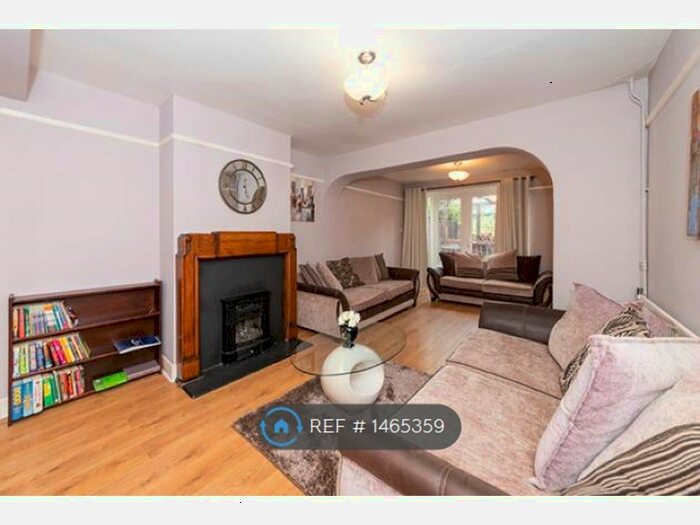 4 Bedroom Semi-Detached House To Rent In Elm Road, Reading, RG6