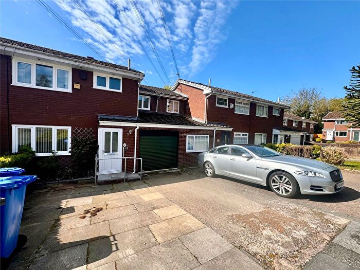 3 Bedroom Semi-detached House For Sale In Paddock Rise, Runcorn, Cheshire, WA7