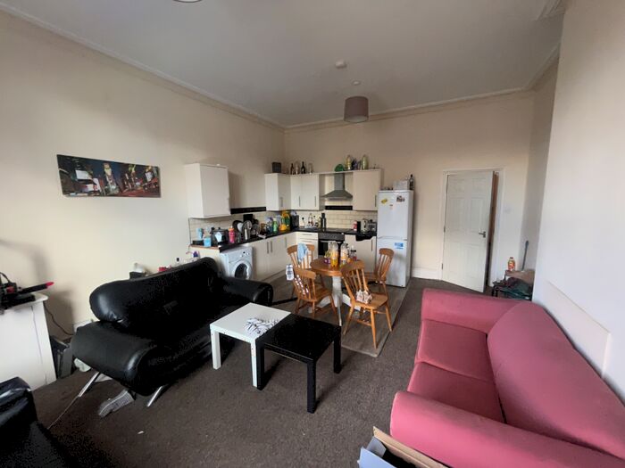 4 Bedroom Flat To Rent In Lake Road, Portsmouth, PO1