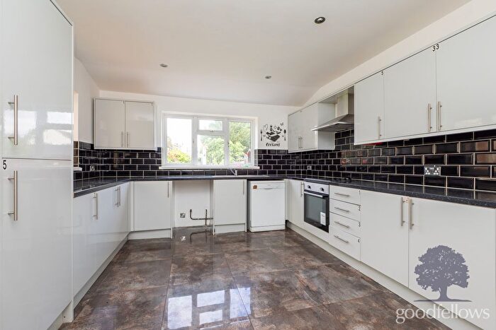4 Bedroom Detached House To Rent In Longfield Avenue, Wallington, SM6