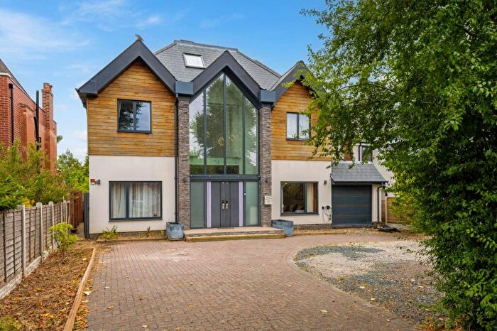 4 Bedroom Detached House To Rent In Silhill Hall Road, Solihull, West Midlands, B91