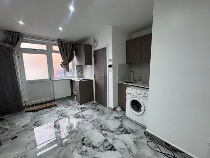 Studio To Rent In Burnley Road, London, NW10