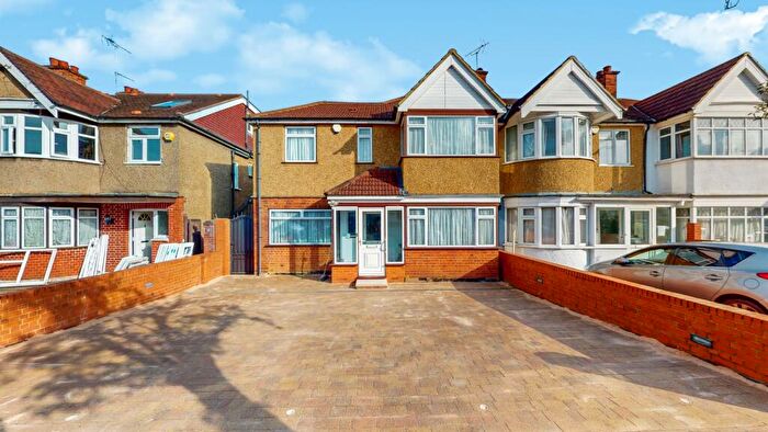 5 Bedroom End Of Terrace House For Sale In Torbay Road, Rayners Lane, HA2