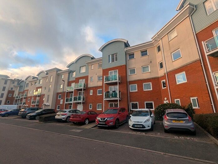 2 Bedroom Flat To Rent In Goodworth Road, Redhill, Surrey, RH1