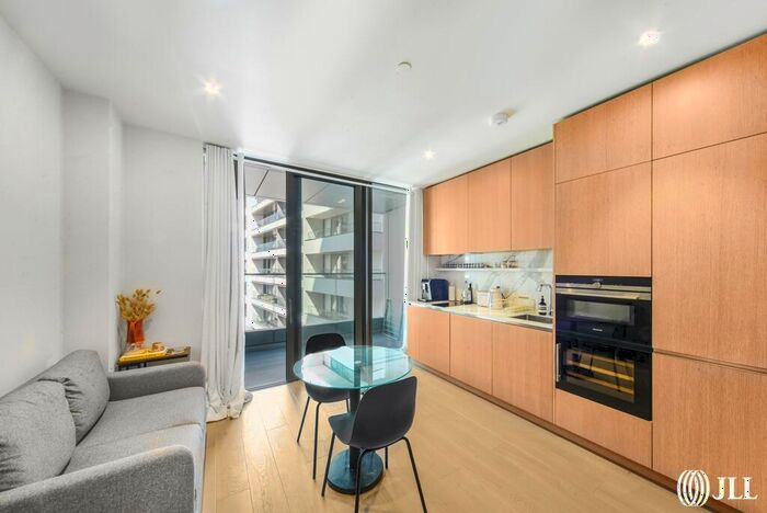 Flat To Rent In Park Drive, Canary Wharf, E14