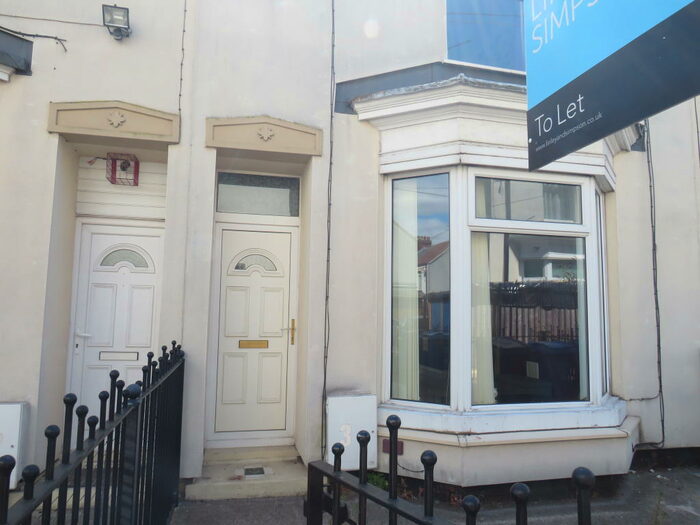2 Bedroom House To Rent In Holland Street, Hull, HU9
