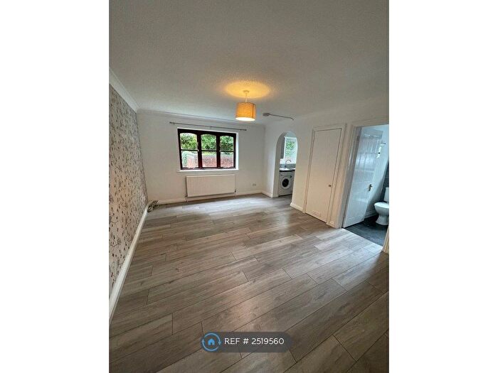 Studio To Rent In The Cloisters, High Wycombe, HP13