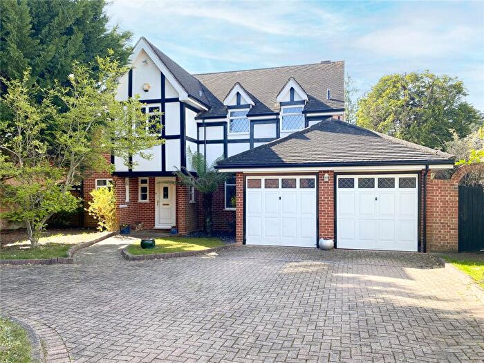 5 Bedroom Detached House For Sale In Red House Lane, Walton-On-Thames, KT12