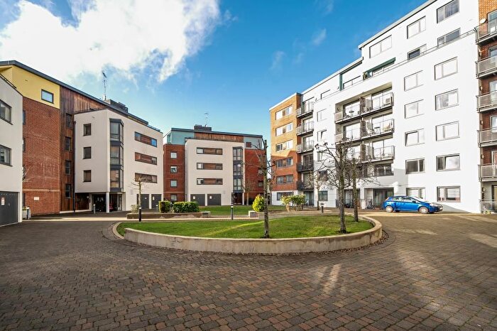 2 Bedroom Flat For Sale In Camberley, Surrey, GU15