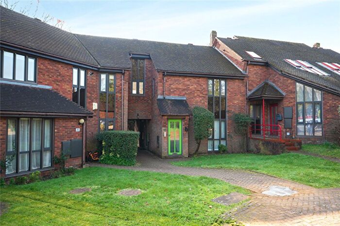 1 Bedroom Flat To Rent In Robinwood Grove, Uxbridge, UB8