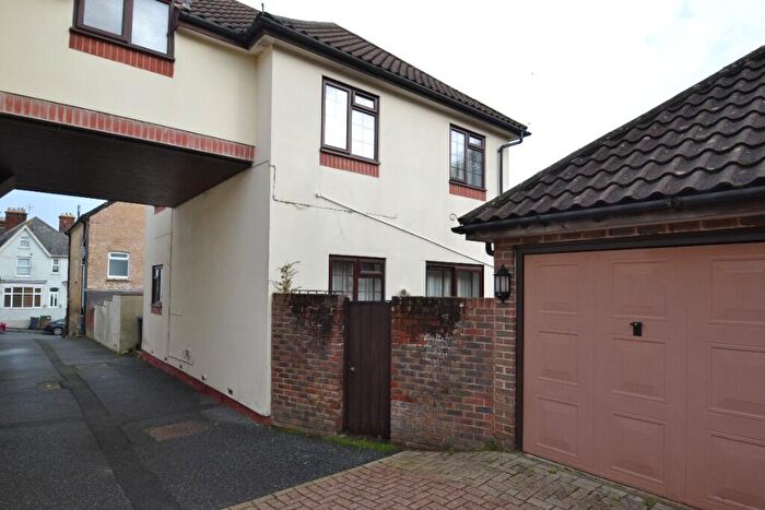 3 Bedroom Link Detached House For Sale In Victoria Road, Cowes, Isle Of Wight, PO31