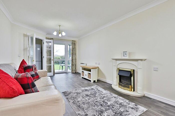 1 Bedroom Flat For Sale In Stour Road, Christchurch, Dorset, BH23
