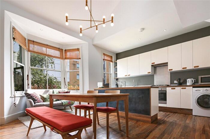 3 Bedroom Terraced House To Rent In Richmond Road, Hackney, London, E8