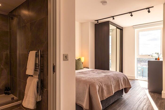 3 Bedroom Flat To Rent In Flat, Mitre Yard, Waterway House, Scrubs Lane, London, NW10