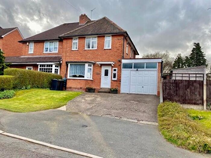 3 Bedroom Semi Detached House For Sale In Birch Road, Birmingham, B45