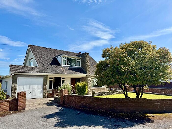 4 Bedroom Detached Bungalow For Sale In Parc Henry Lane, Ammanford, SA18