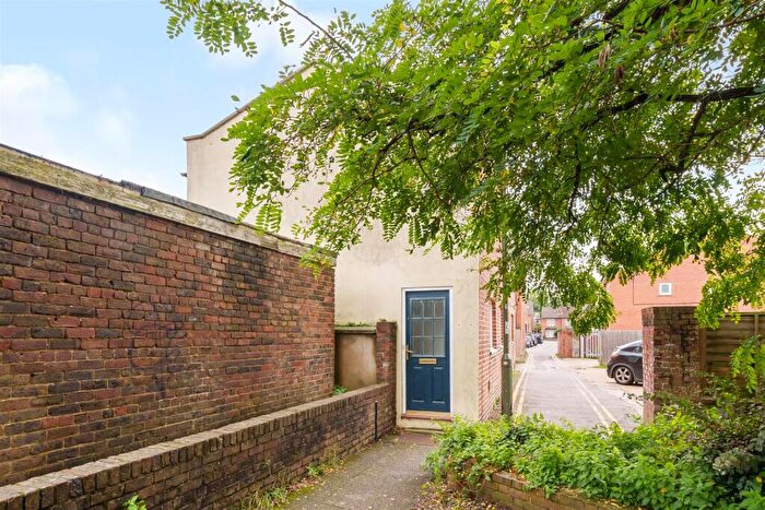 2 Bedroom Property To Rent In George Road, Guildford, GU1