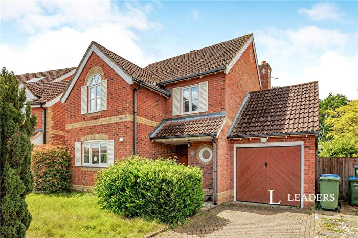 4 Bedroom House To Rent In Davis Road, Weybridge, Surrey, KT13