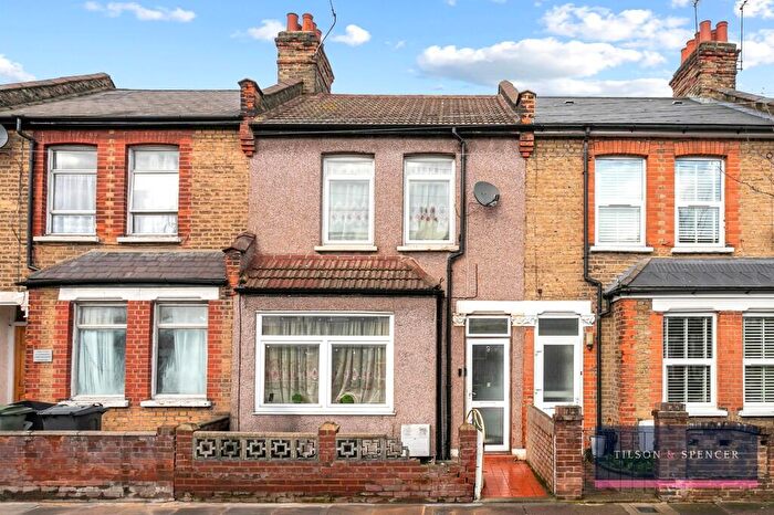 3 Bedroom Terraced House For Sale In Thackeray Avenue, Tottenham, N17