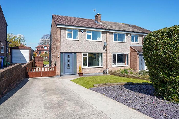 3 Bedroom Semi-Detached House For Sale In High Storrs Close, Sheffield, S11