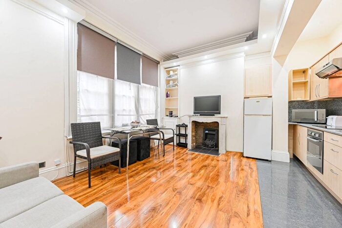 2 Bedroom Flat To Rent In Cromwell Crescent, Kensington, London, SW5