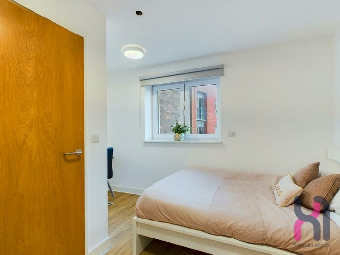 6 Bedroom Flat To Rent In Arndale House, - London Road, Liverpool, L3