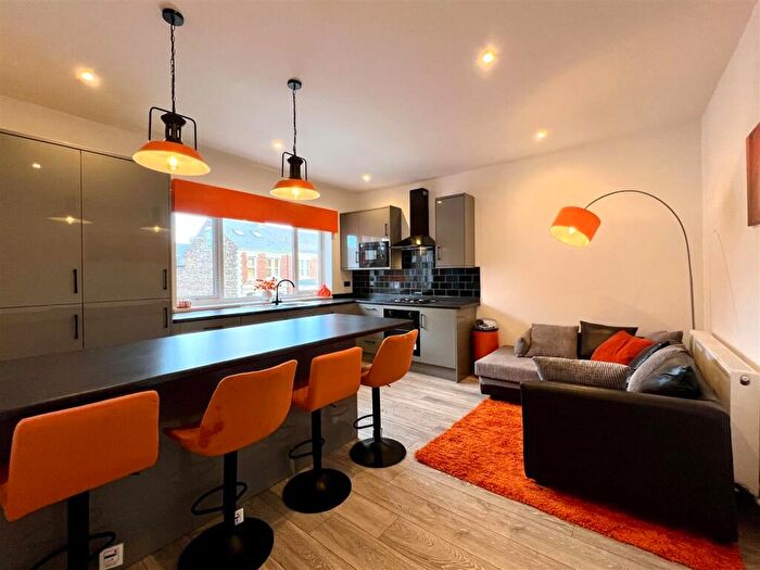 5 Bedroom Maisonette To Rent In Heaton Road, Newcastle Upon Tyne, NE6