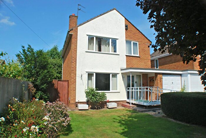 3 Bedroom Link Detached House For Sale In Neston Road, Willaston, Neston, Cheshire, CH64