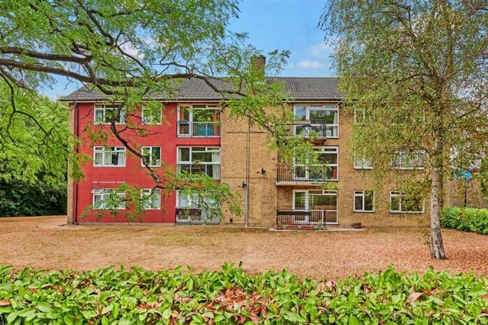 3 Bedroom Flat To Rent In Baring Road, Grove Park, SE12
