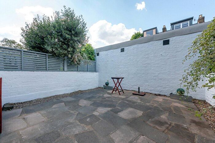 2 Bedroom Apartment To Rent In Rainham Road, London, NW10