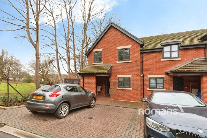 3 Bedroom End Terrace House To Rent In Crescent Drive, Aldershot, Hampshire, GU12