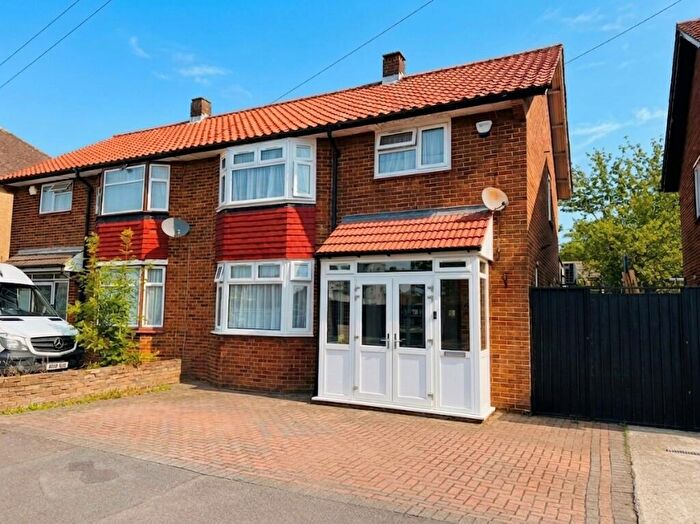 3 Bedroom Semi-Detached House For Sale In Gresham Drive, Chadwell Heath, Romford, Redbridge, RM6