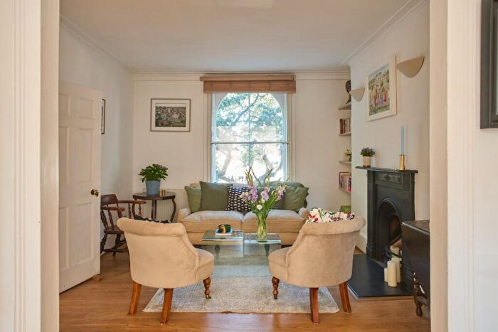 3 Bedroom Terraced House For Sale In Balls Pond Road, London, N1
