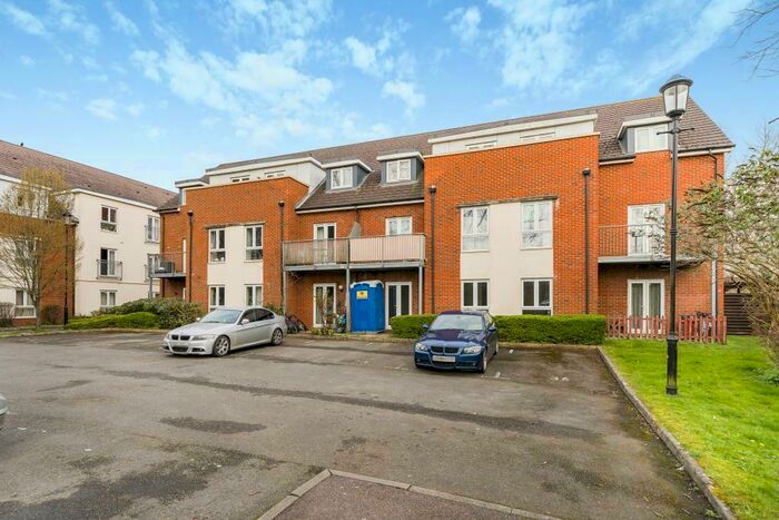 2 Bedroom Flat For Sale In New Hinksey, Oxford, OX1
