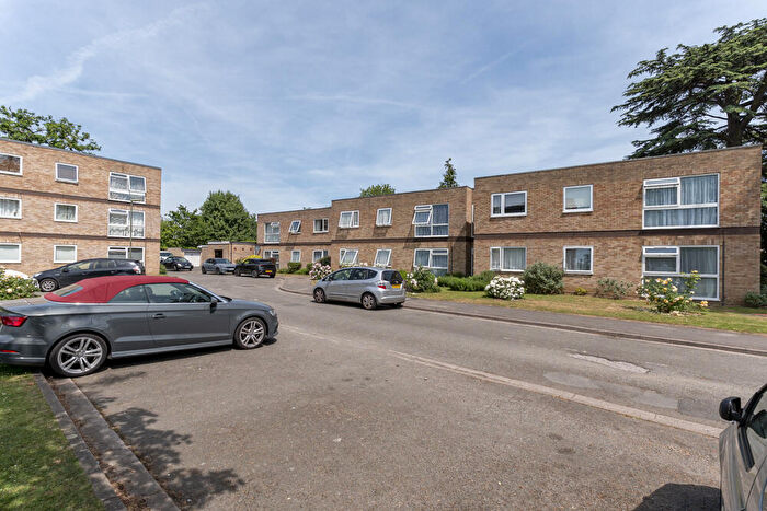 2 Bedroom Flat For Sale In Crockford Park Road, Addlestone, Surrey., KT15